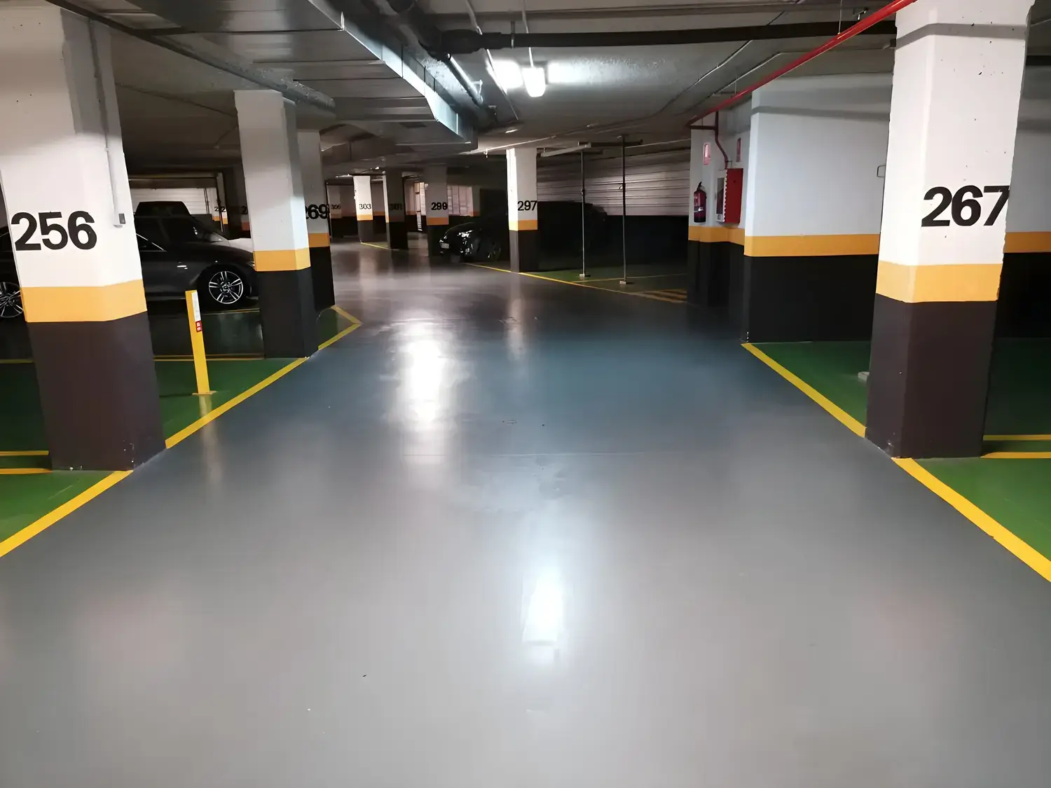 Garaje comunitario pintado y señalizado por Pintor en Cartagena