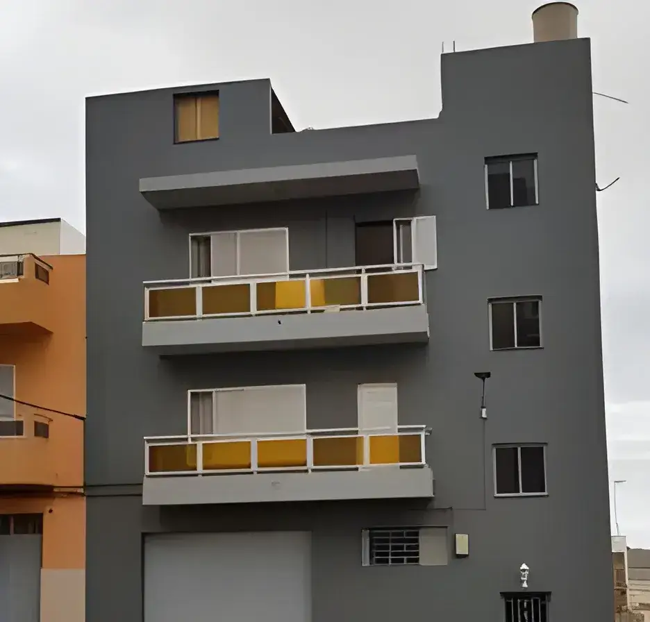 Pintor en Cartagena Rehabilitación y pintado de fachada de comunidad en color gris moderno